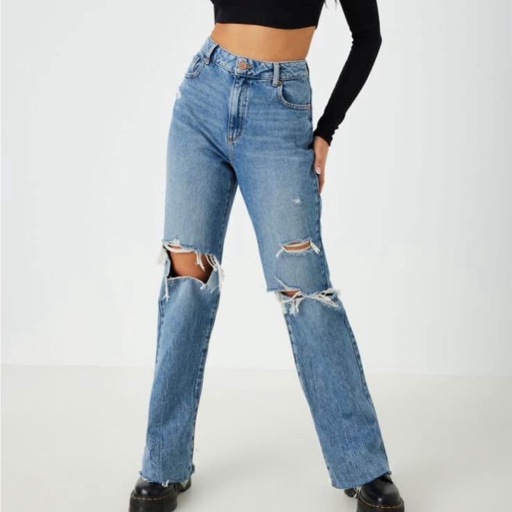 Garage 90s Straight Karlie Blue Jeans with Distressed Knees